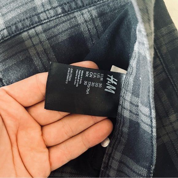 H&M Skinny Fit Pants Grey & Black lined - Picture 7 of 7